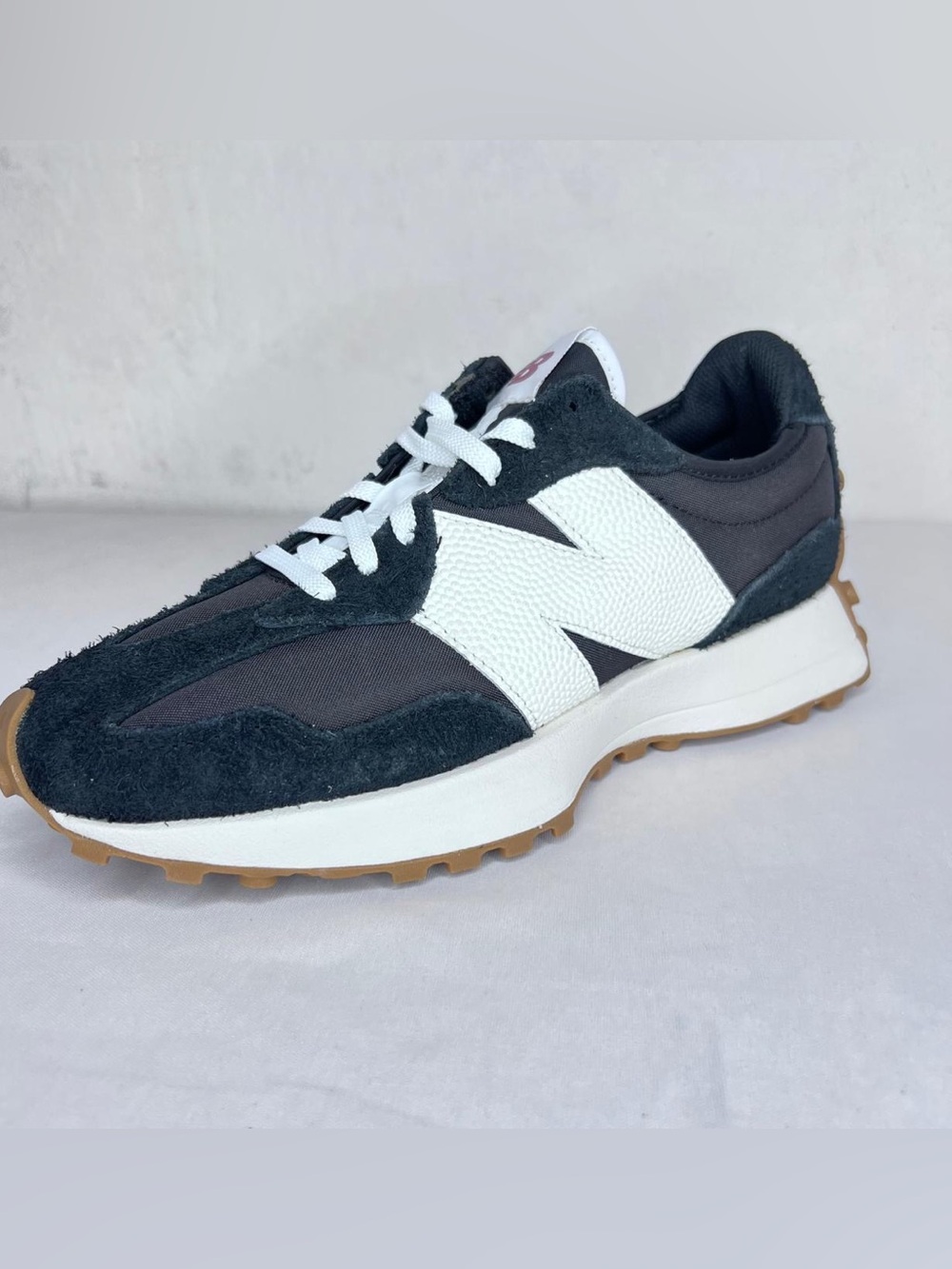 New Balance 327 SINGLE LEFT SHOE ONLY Black, White & Gum Athletic Sneaker